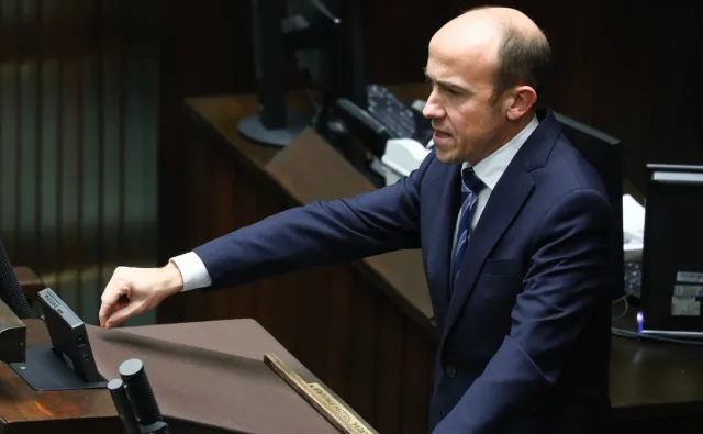 Opozycja wesprze PiS w przyjęciu ustawy dla KPO. Budka stawia warunek