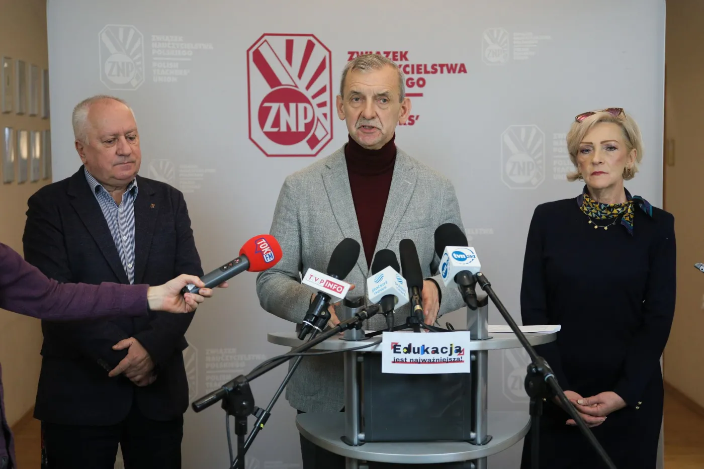 Broniarz: Są nauczyciele zarabiający poniżej minimalnej. ODPOWIEDŹ resortu Czarnka