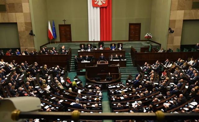 Ustawa przegłosowana, kiedy kasa z KPO?