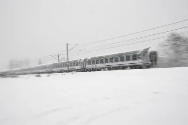 Ewakuacja pasażerów z pociągu do Zakopanego