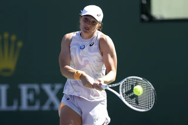 Świątek i Linette na czele kadry na mecz z Kazachstanem w rozgrywkach o Puchar Billie Jean King