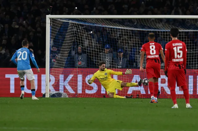 Zieliński strzelił gola w Lidze Mistrzów. Napoli w ćwierćfinale [WIDEO]