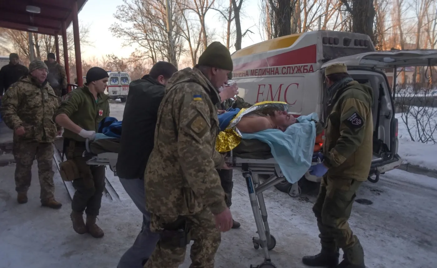 Dramat Awdijiwki. Nie ocalał żaden dom, droga do szpitala "pod ostrzałami"