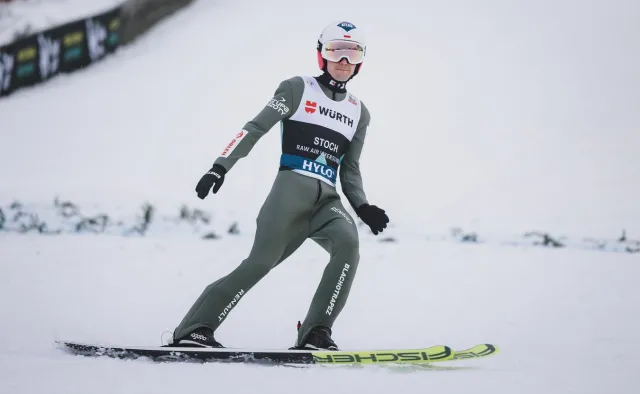 Polscy skoczkowie zajęli trzecie miejsce w drużynowym konkursie. Wygrali Austriacy