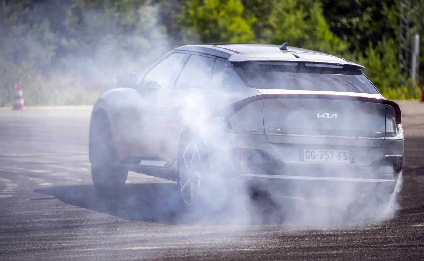 kia-ev6-gt-37523789.jpg
