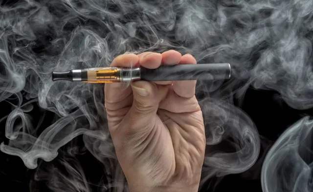 E-papierosy zaburzają pracę narządów. Wpływają na stany zapalne mózgu, serca...