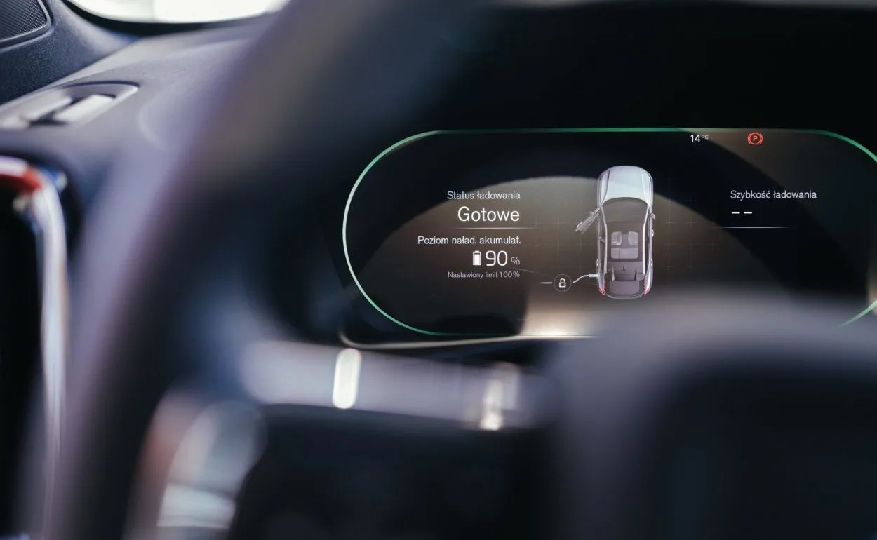 Volvo inwestuje w Polsce i instaluje szybkie ładowarki dla każdego