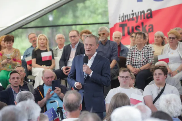 Donald Tusk z wizytą na Warmii i Mazurach. "To wszystko powoduje, że coraz trudniej tu o inwestycje"