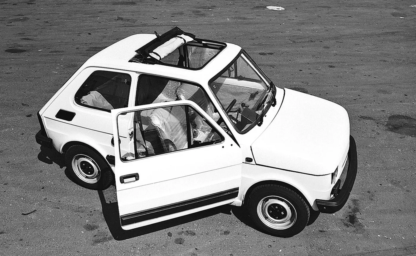 9467012-fiat-126p.jpg