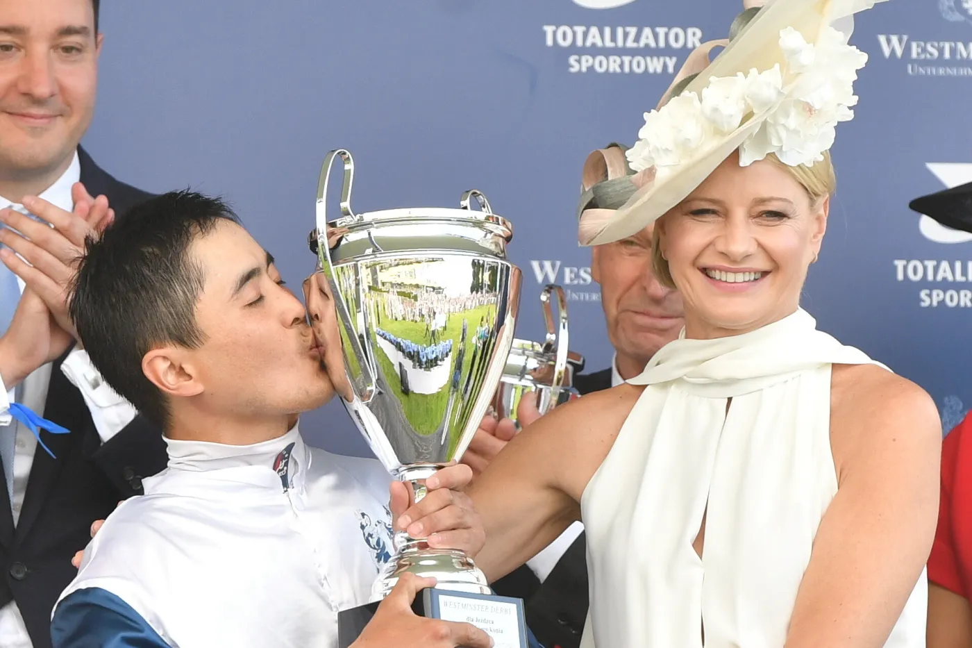 Szybkie konie i piękne damy na Służewcu. Westminster Moon wygrał Derby [FOTO]