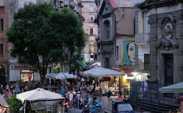 "Nostalgia" za Neapolem. Być turystą we własnym mieście [#DobryCynk]