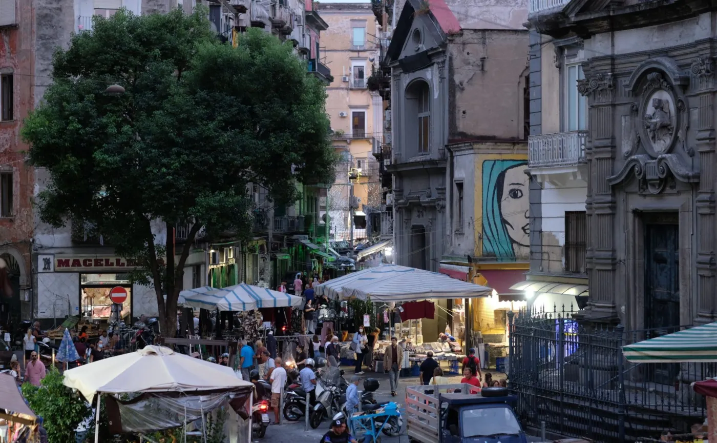 "Nostalgia" za Neapolem. Być turystą we własnym mieście [#DobryCynk]