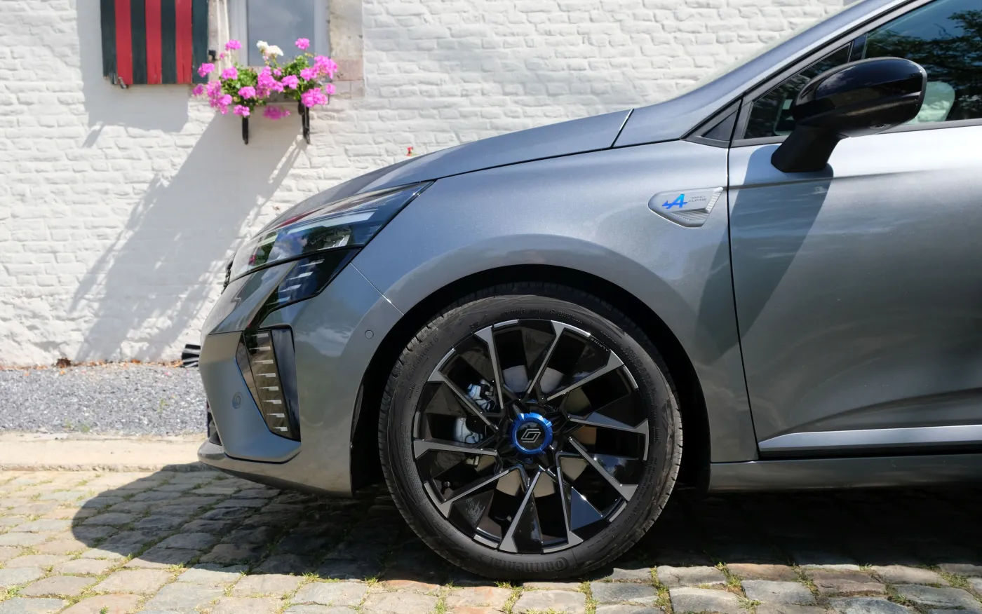 Nowe Renault Clio: i to się nazywa lifting! Zmiany w wyglądzie zwalają z nóg, ale i jazda robi robotę