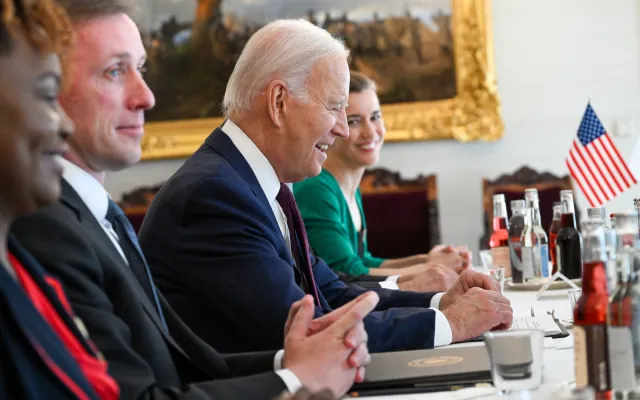 Historyczny gest Bidena. "Trzy sekundy" na decyzję i "środkowy palec" dla Putina