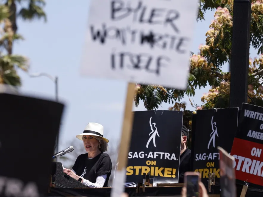 "Nareszcie widać, jak naprawdę wygląda". "Nieustawiane" ZDJĘCIA 85-letniej Jane Fondy