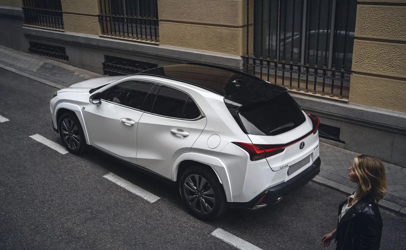 lexus-ux-37520444.jpg