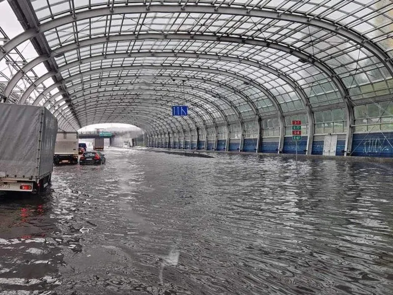 Gigantyczne utrudnienia po zalaniu trasy S8