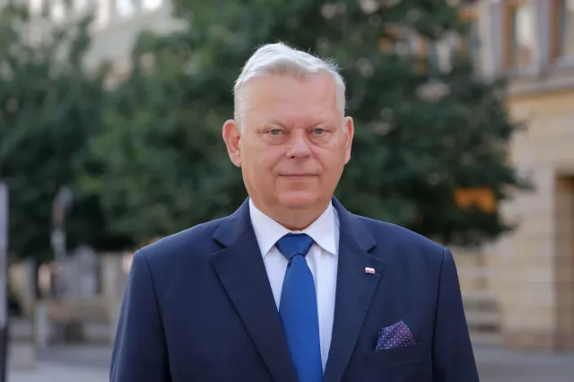 Bąkiewicz mówił, że "PiS pełza przed Żydami". Suski: Może powinien przeprosić