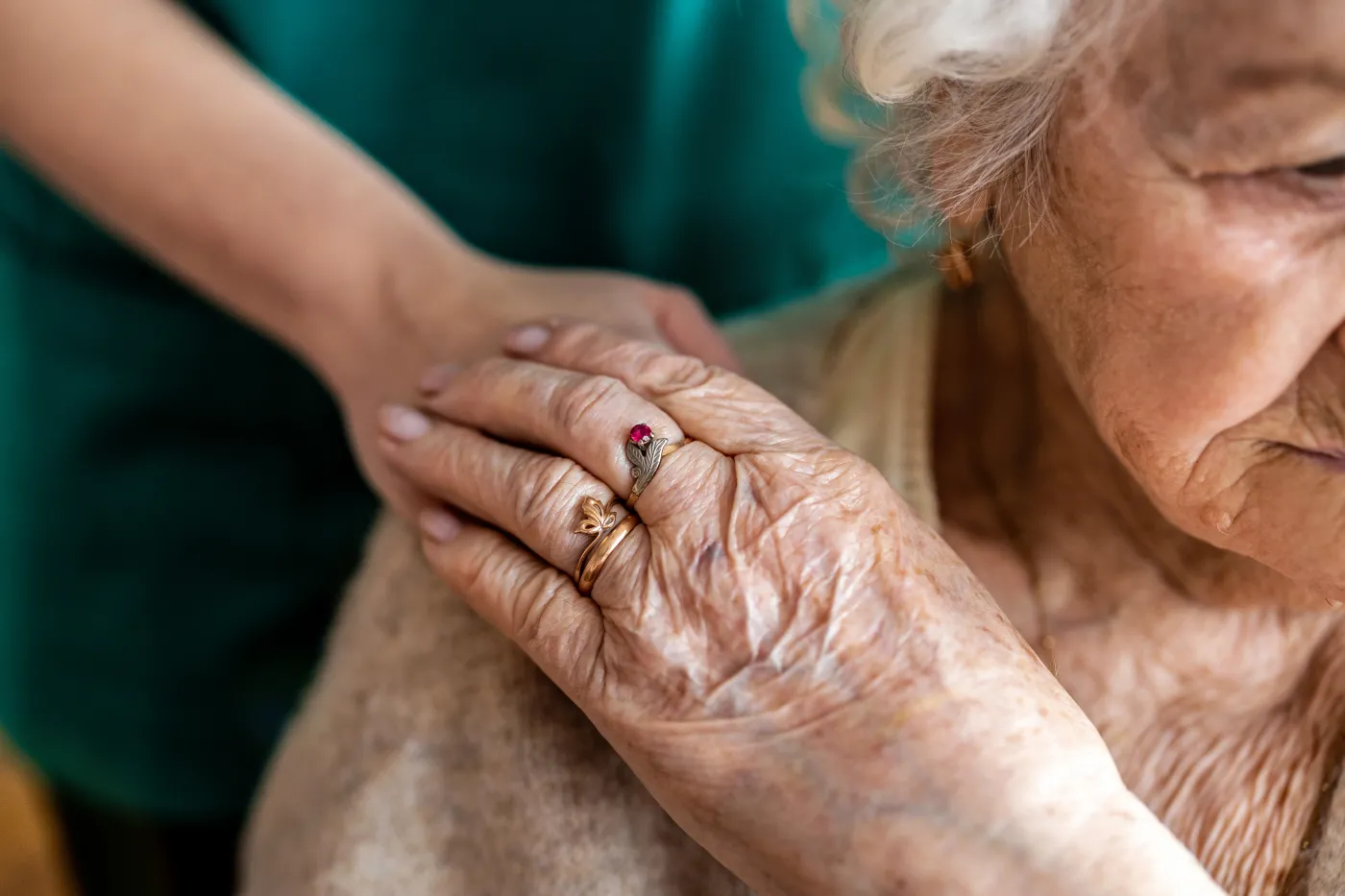 dom opieki starsza pani seniorka