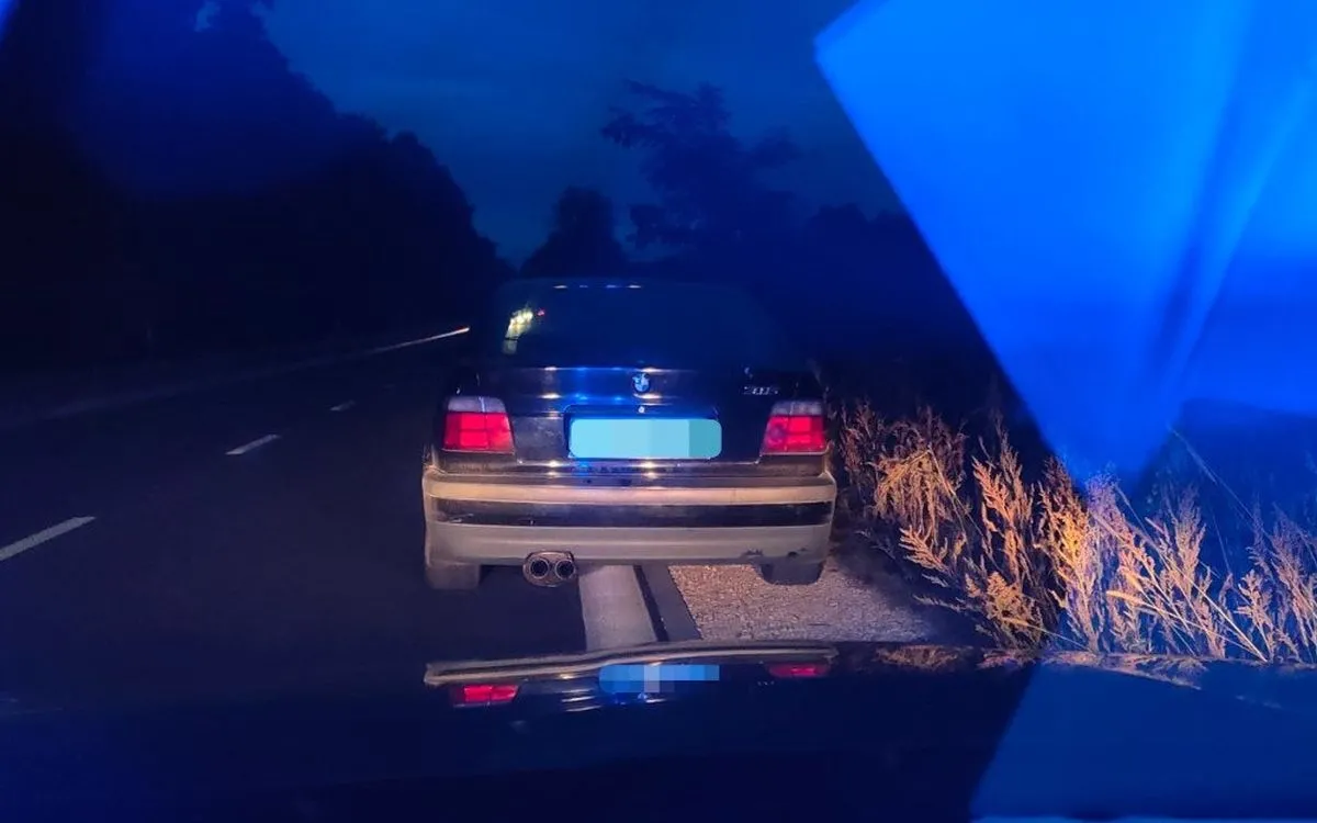 Driftował zdezelowanym BMW po drogach publicznych, a policjantom oświadczył, że nie popełnił wykroczenia