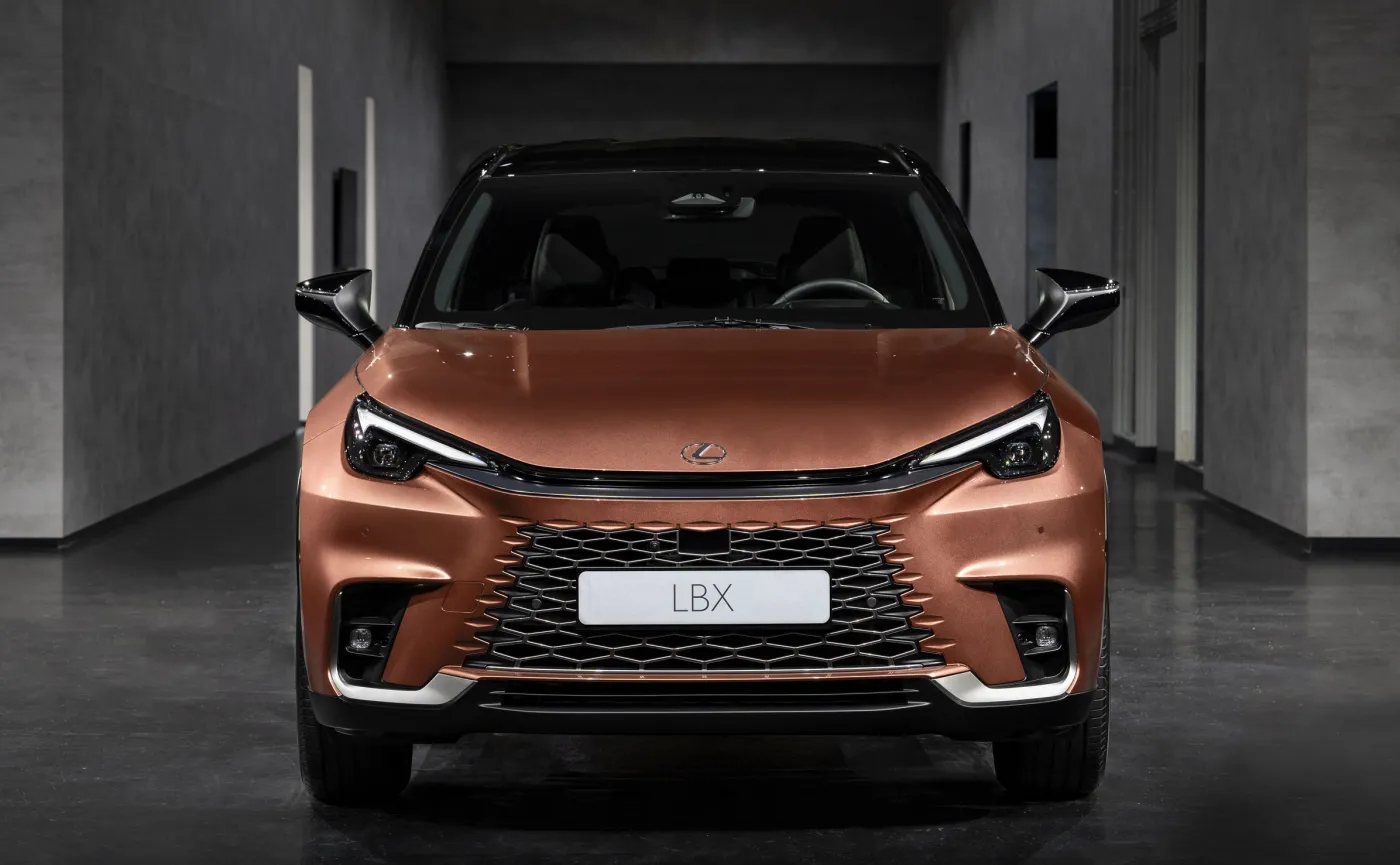 lexus-lbx-37823784.jpg