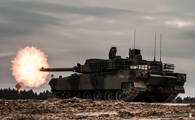 Defilada 2023. Oto największe hity defilady w Warszawie! Ile pali Abrams? Jak niszczy K2 Czarna Pantera i Borsuk?