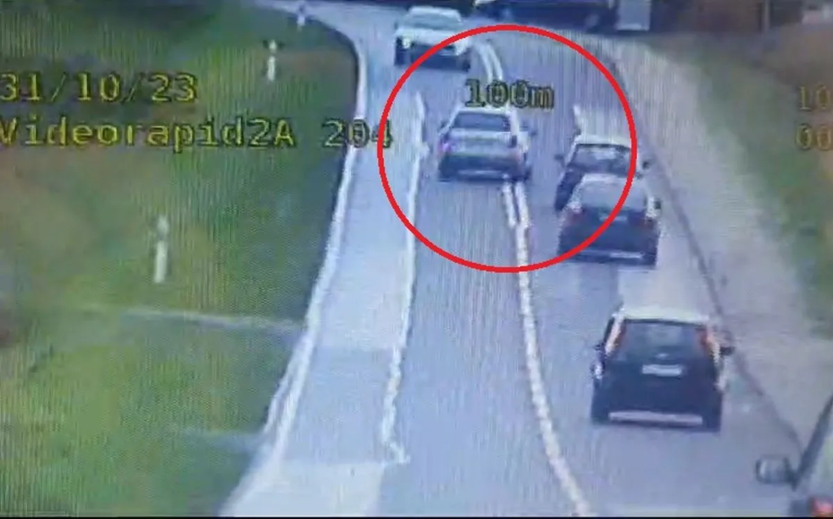 Wyprzedzała ciąg samochodów przed samym zakrętem. Cudem nie zabiła siebie ani nikogo innego [FILM]