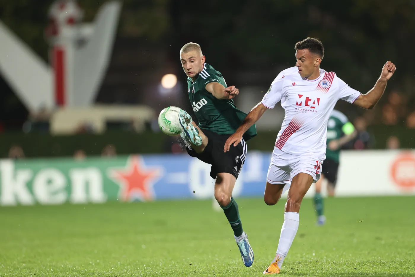 VAR sprzymierzeńcem Legii. Piłkarze z Warszawy liderem grupy E Ligi Konferencji [WIDEO]