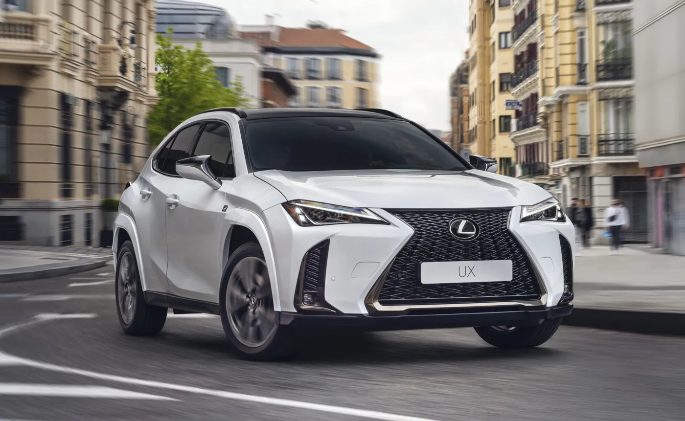 lexus-ux-37520439.jpg