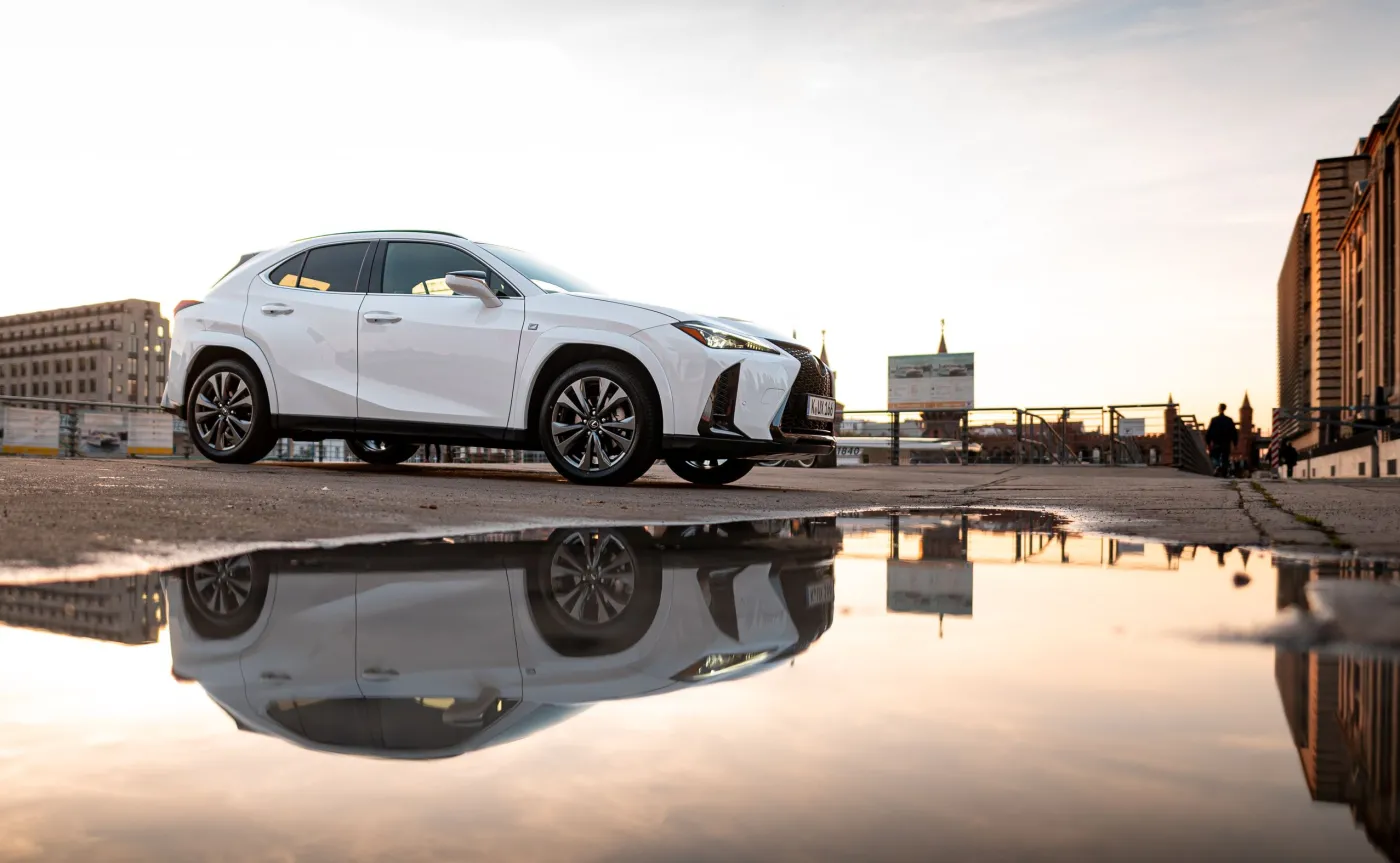 lexus-ux-37969516.jpg
