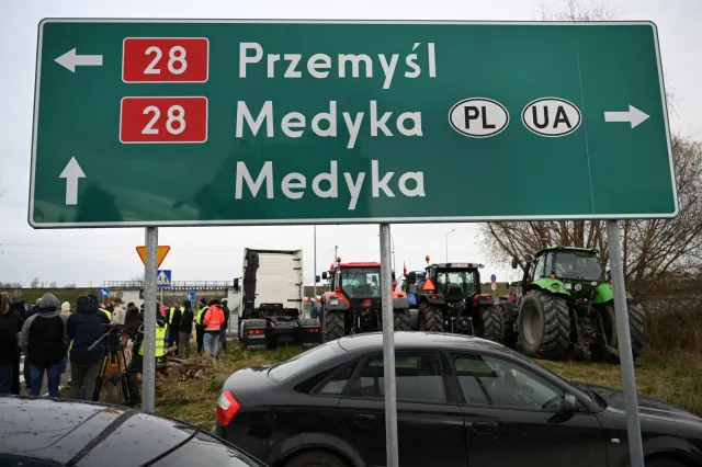Rolnicy dołączyli do blokady przewoźników na granicy z Ukrainą. W kolejce zmarł ukraiński kierowca