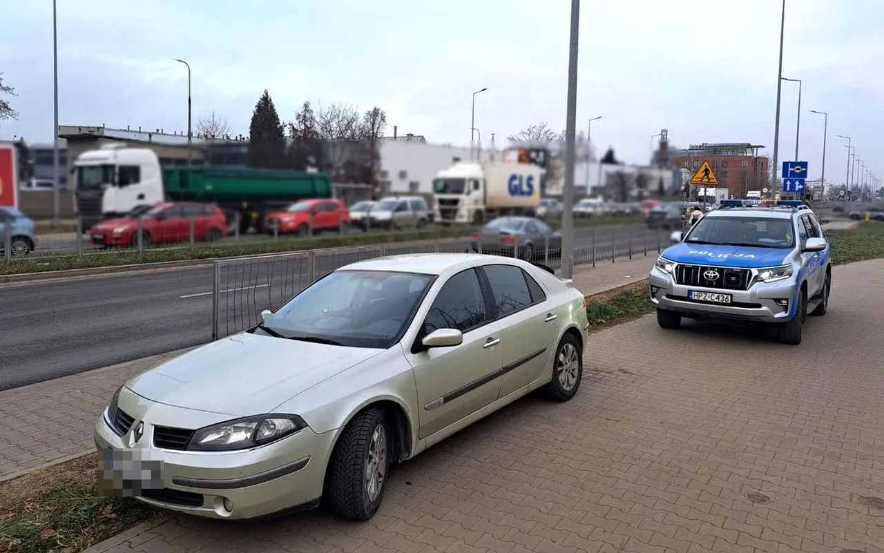 Wydmuchał niemal trzy promile, więc myślał, że pięć "stówek" załatwi sprawę