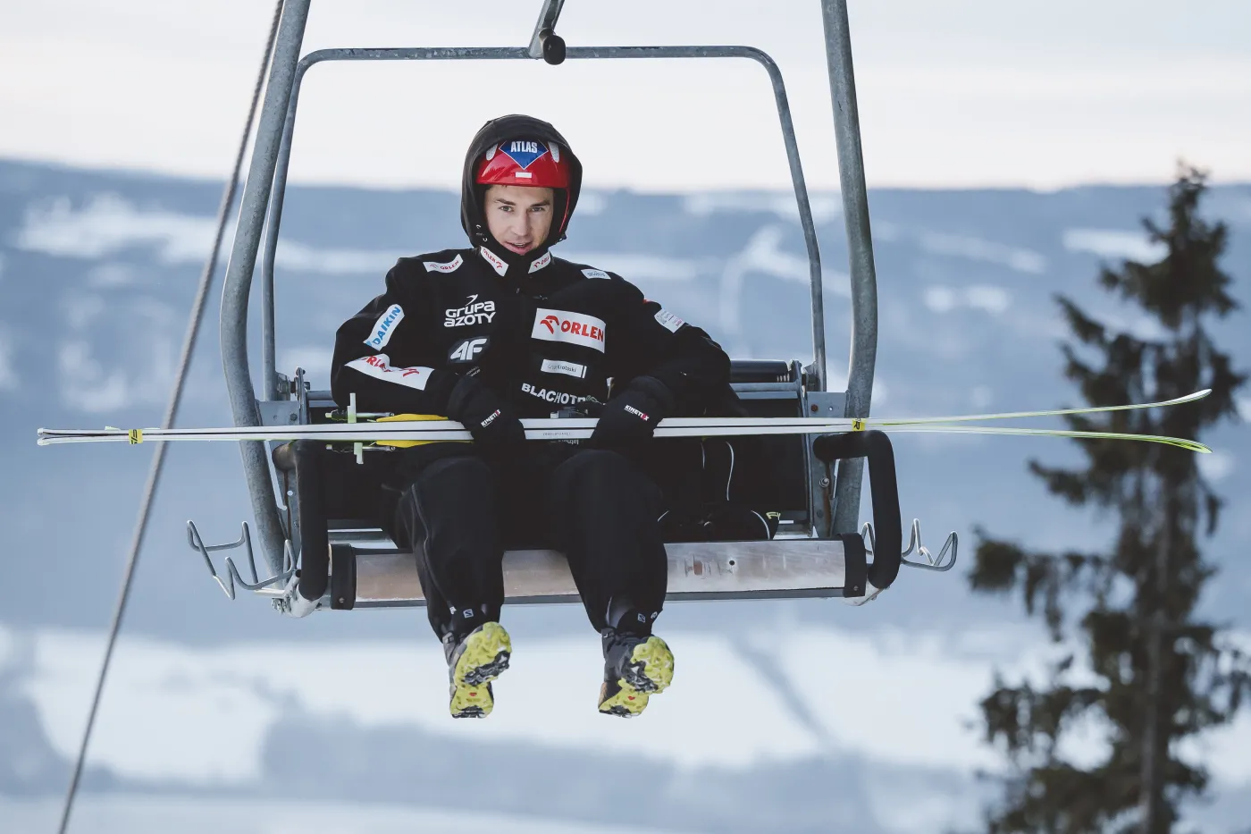 Czy Kamil Stoch powinien rzucić skoki?