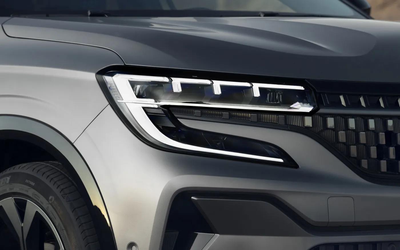 Renault Austral, czyli do trzech razy sztuka. Francuski SUV kusi stylem, ceną i wyposażeniem