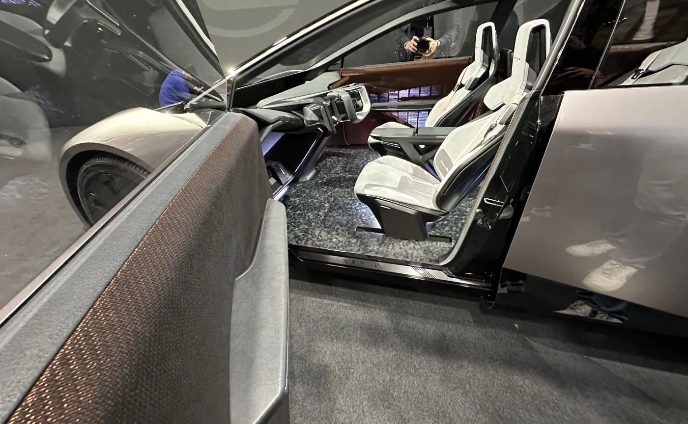 lexus-lfzc-38012016.jpg