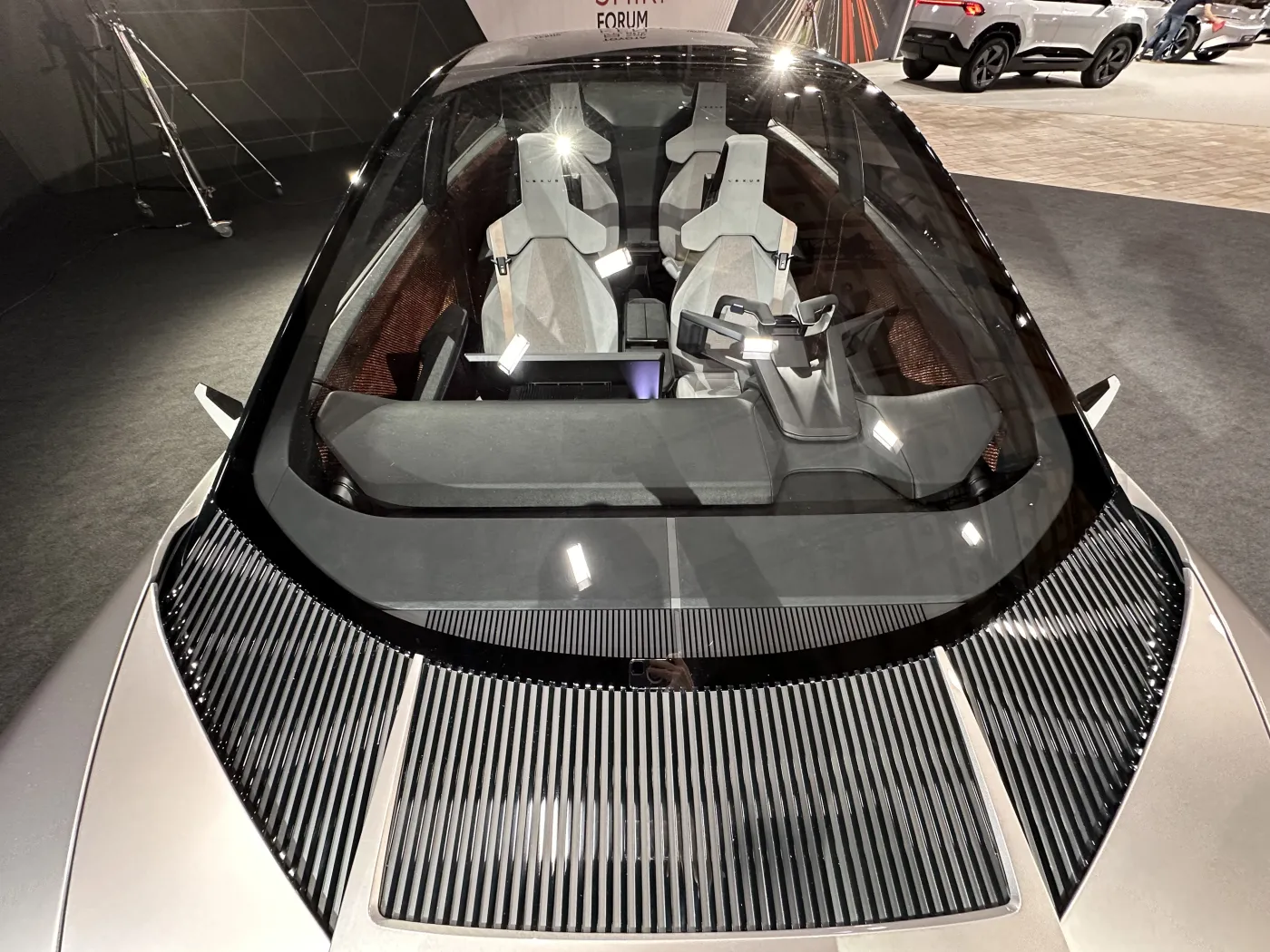 lexus-lfzc-38012029.jpg