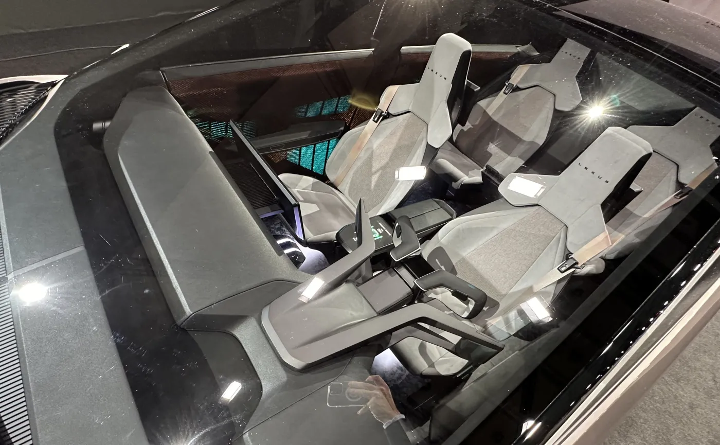 lexus-lfzc-38012076.jpg