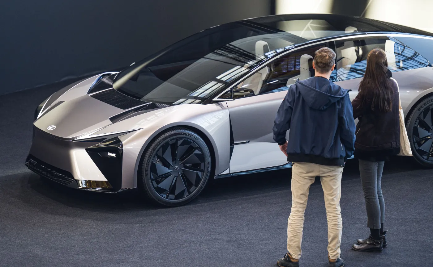 lexus-lfzc-38012133.jpg