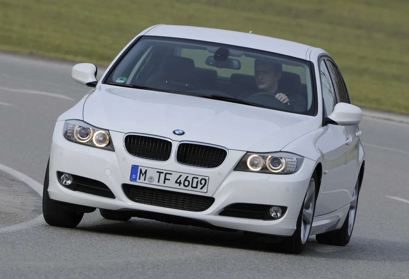 bmw-e90-38012683.jpeg