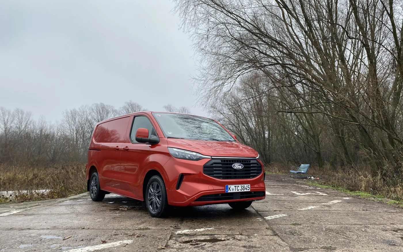 Nowy Ford Transit Custom: tak jeździ jeden z ważniejszych dostawczaków na rynku