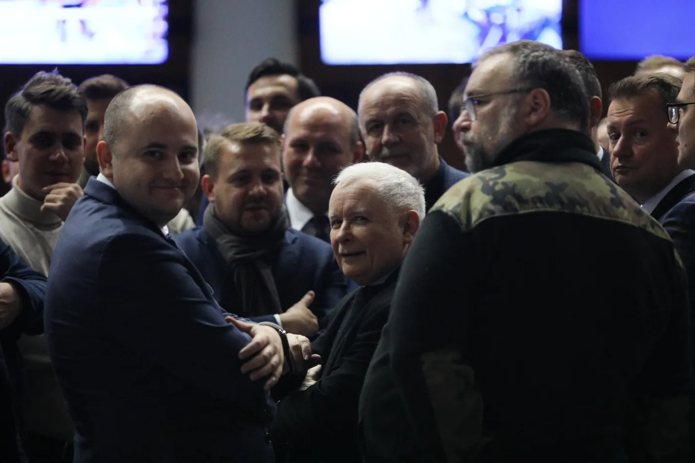 Protest w TVP. Którzy politycy PiS pojawili się w siedzibie telewizji publicznej? [FOTO]