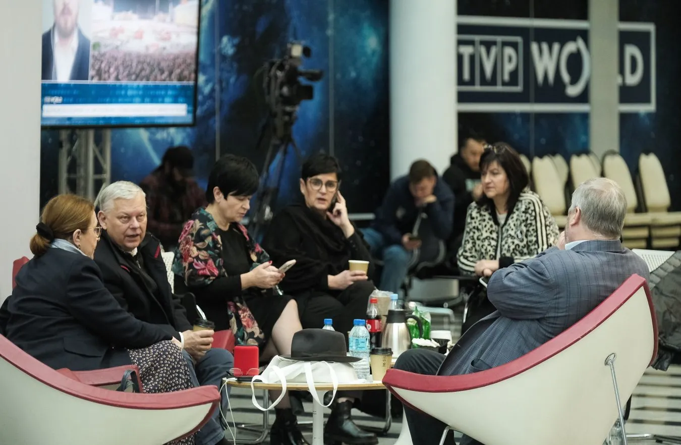 Protest w TVP. W gmachu pojawiła się kolejna warta polityków PiS