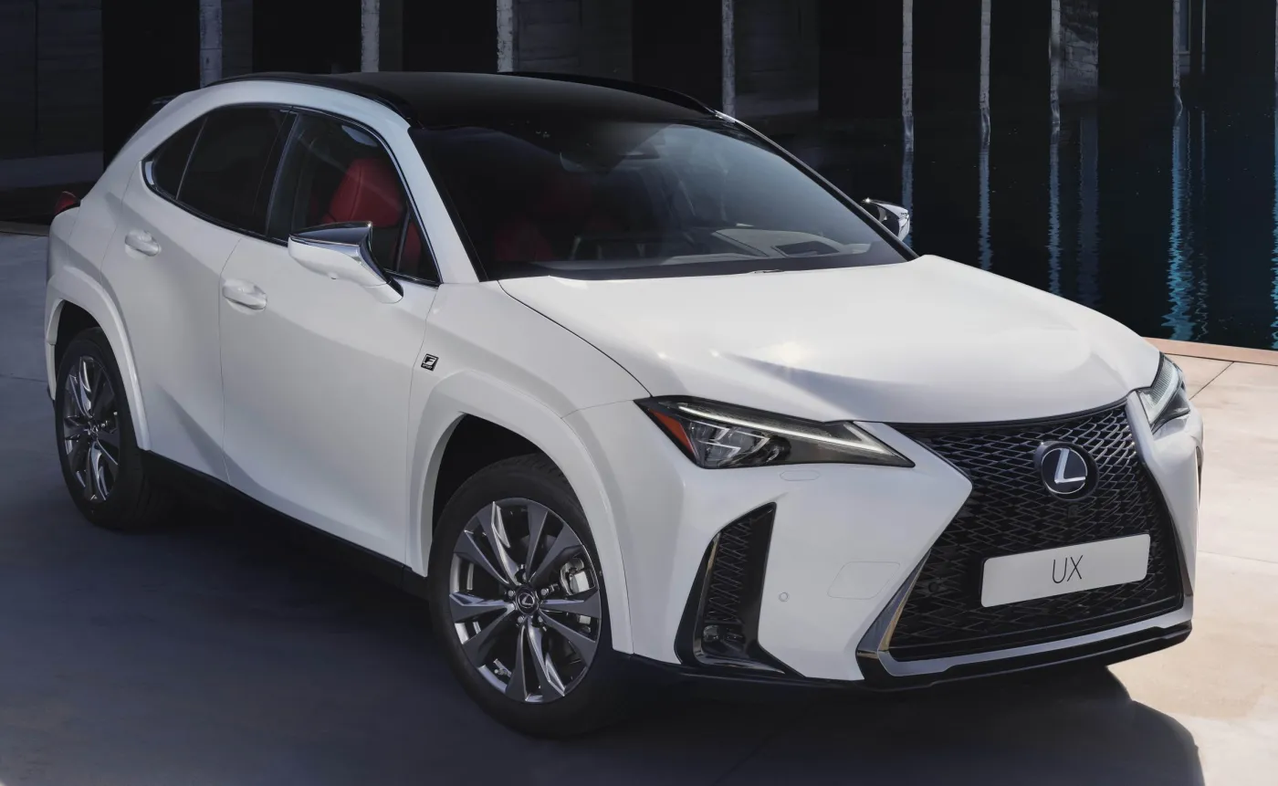 lexus-ux-38033529.jpg