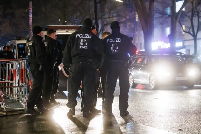 Sylwestrowe zamieszki w Berlinie. Ponad 230 zatrzymanych, 15 policjantów rannych