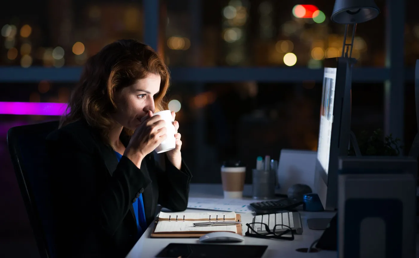 Pracujesz na nocne zmiany? To spowalnia twoje myślenie i osłabia pamięć