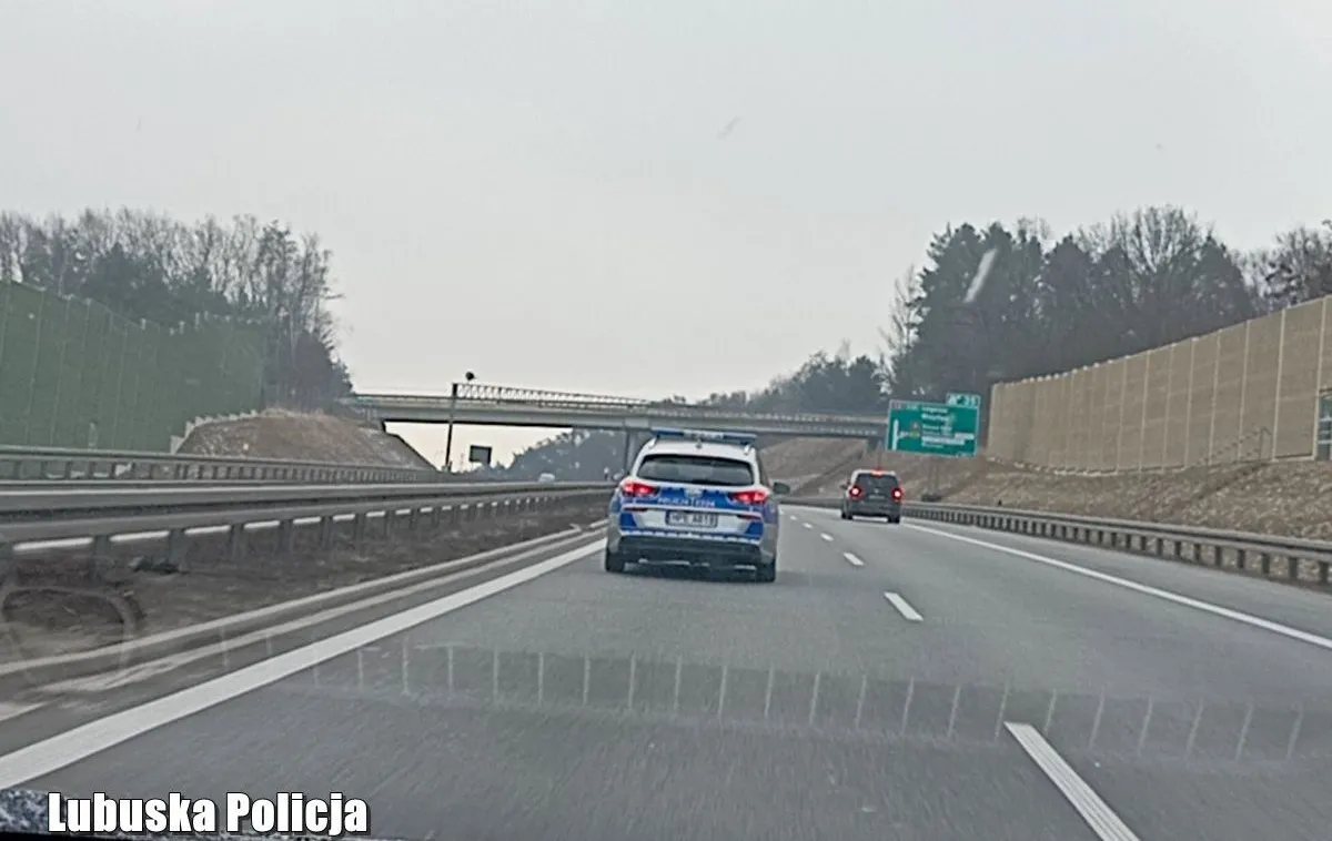 Policja pomogła wygrać wyścig z czasem o serce pacjentki. Przejazd z Zielonej Góry do Wrocławia w godzinę