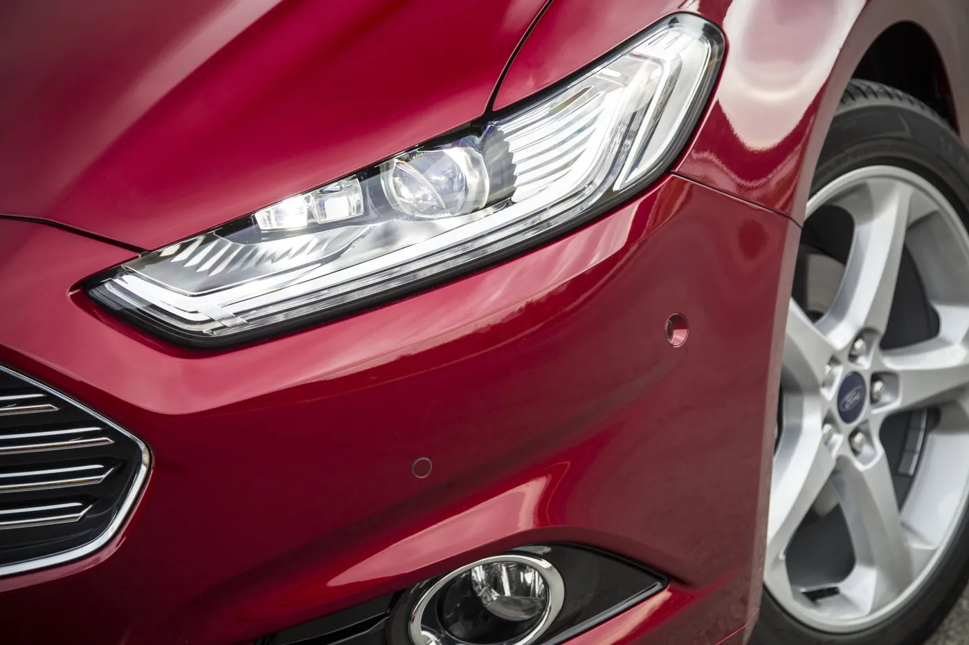 6938989-ford-mondeo.jpg