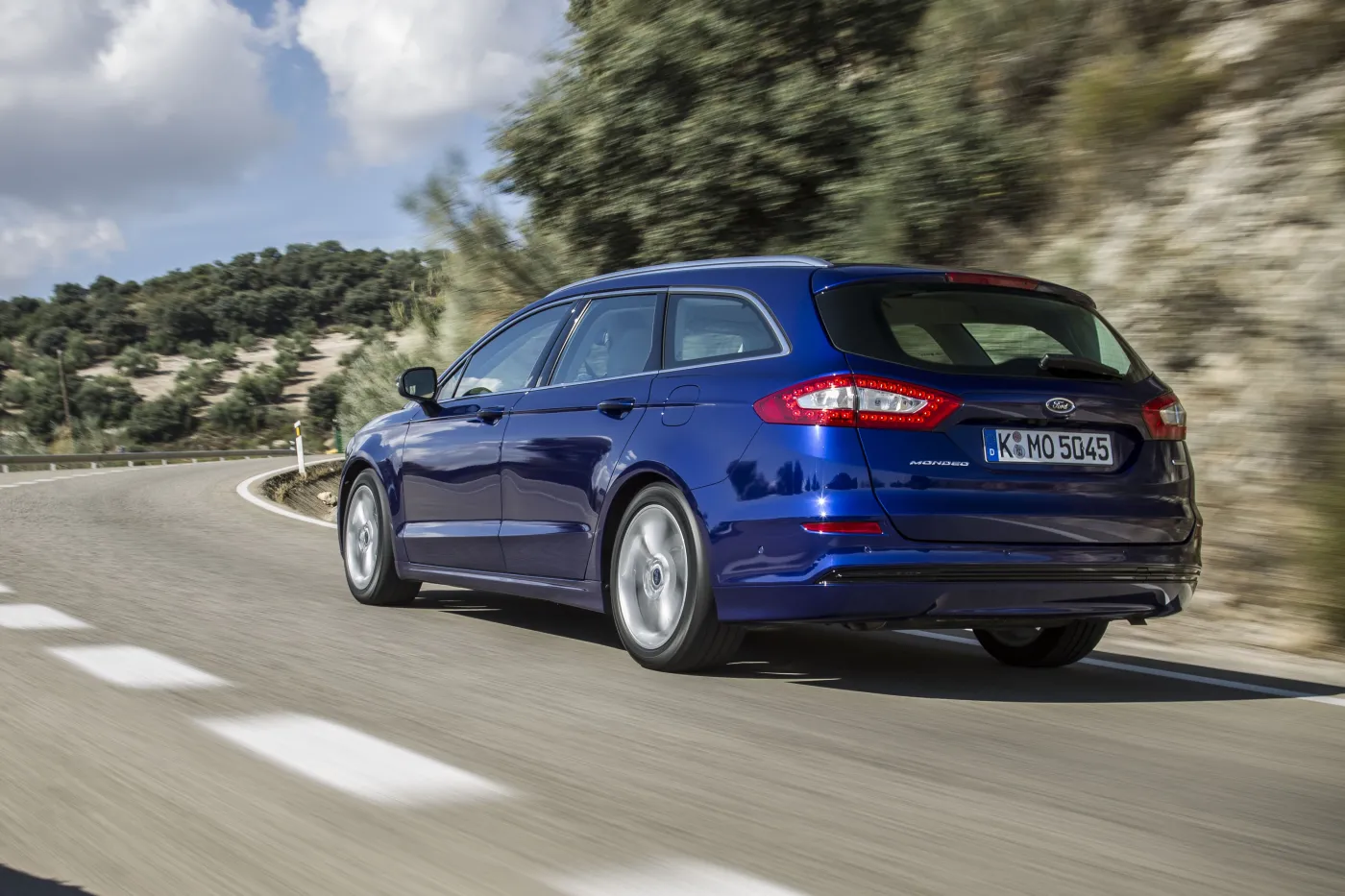 6939424-ford-mondeo.jpg