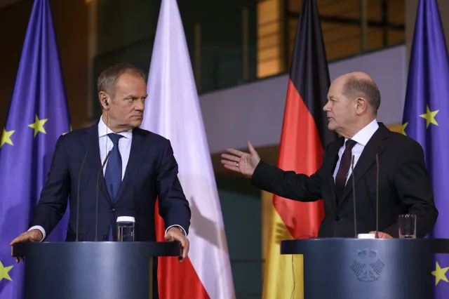 Tusk w Berlinie o reparacjach: Wyrównanie rachunków i wspólna przyszłość