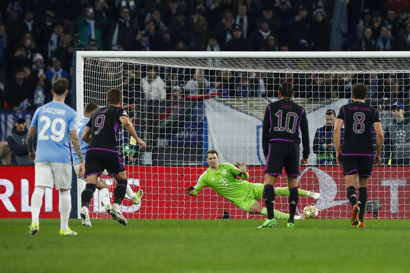 Niespodziewana porażka Bayernu. Paris Saint-Germain blisko awansu [WIDEO]